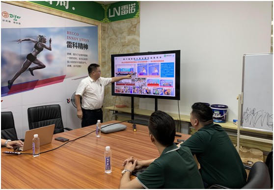 三只兔總裁韓軍一行蒞臨雷諾瓷磚膠參觀考察，初步達(dá)成合作意向