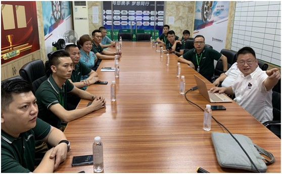 三只兔總裁韓軍一行蒞臨雷諾瓷磚膠參觀考察，初步達(dá)成合作意向