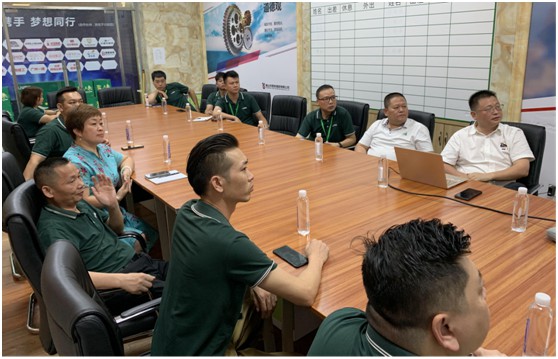 三只兔總裁韓軍一行蒞臨雷諾瓷磚膠參觀考察，初步達(dá)成合作意向